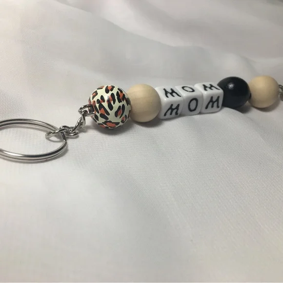 MOM Keychain 💜 - Picture 4 of 6